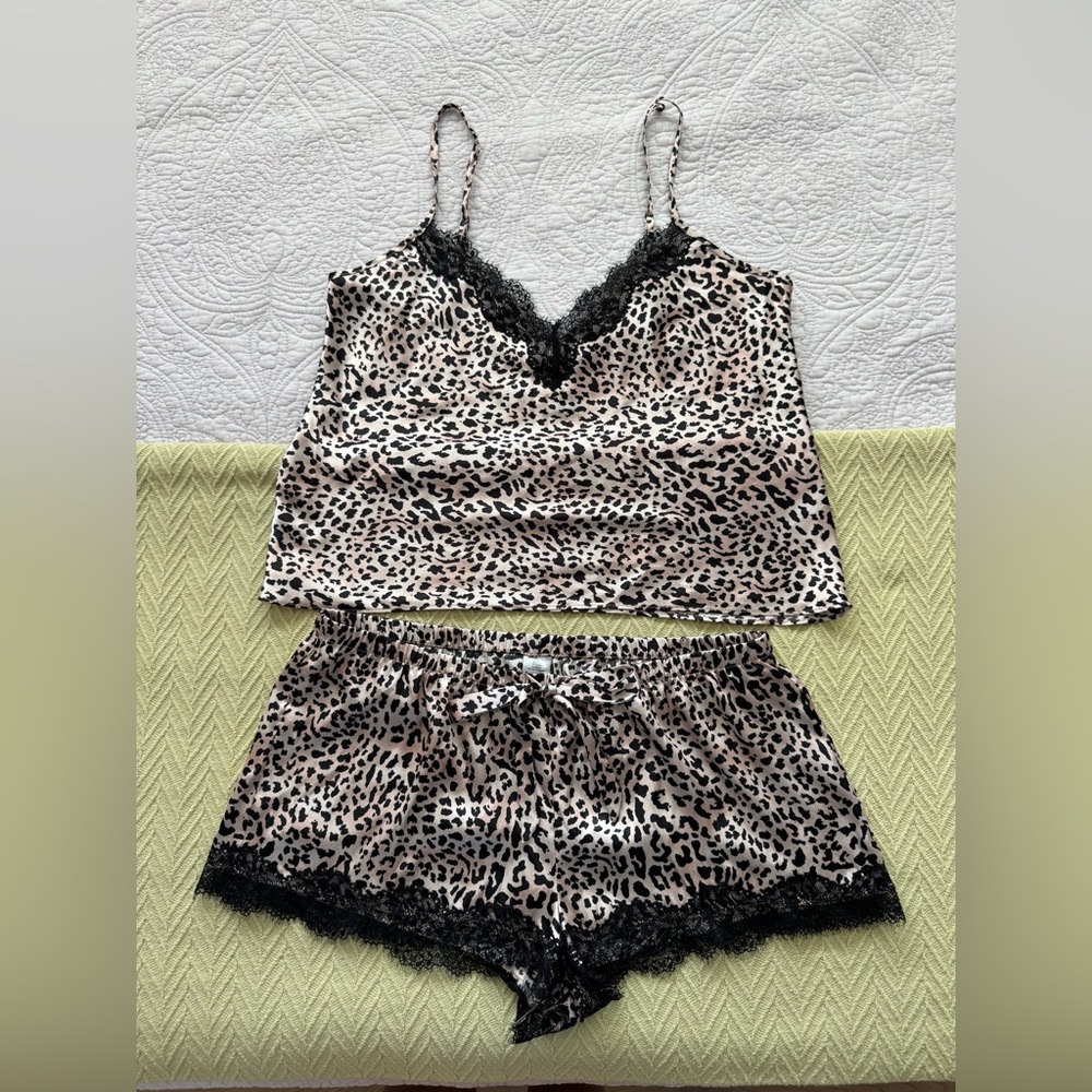 In Bloom by Jonquil leopard print satin 2 piece sleeveless top shorts set size M